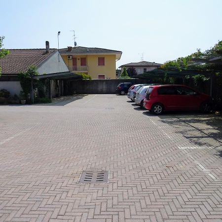 Residenza Il Giglio Bed & Breakfast Mozzecane Luaran gambar